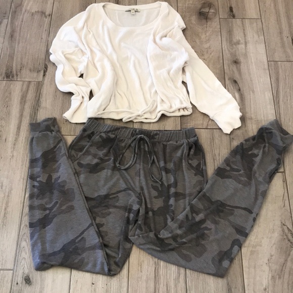 Pocketed Gray Camouflage Joggers - Picture 7 of 8